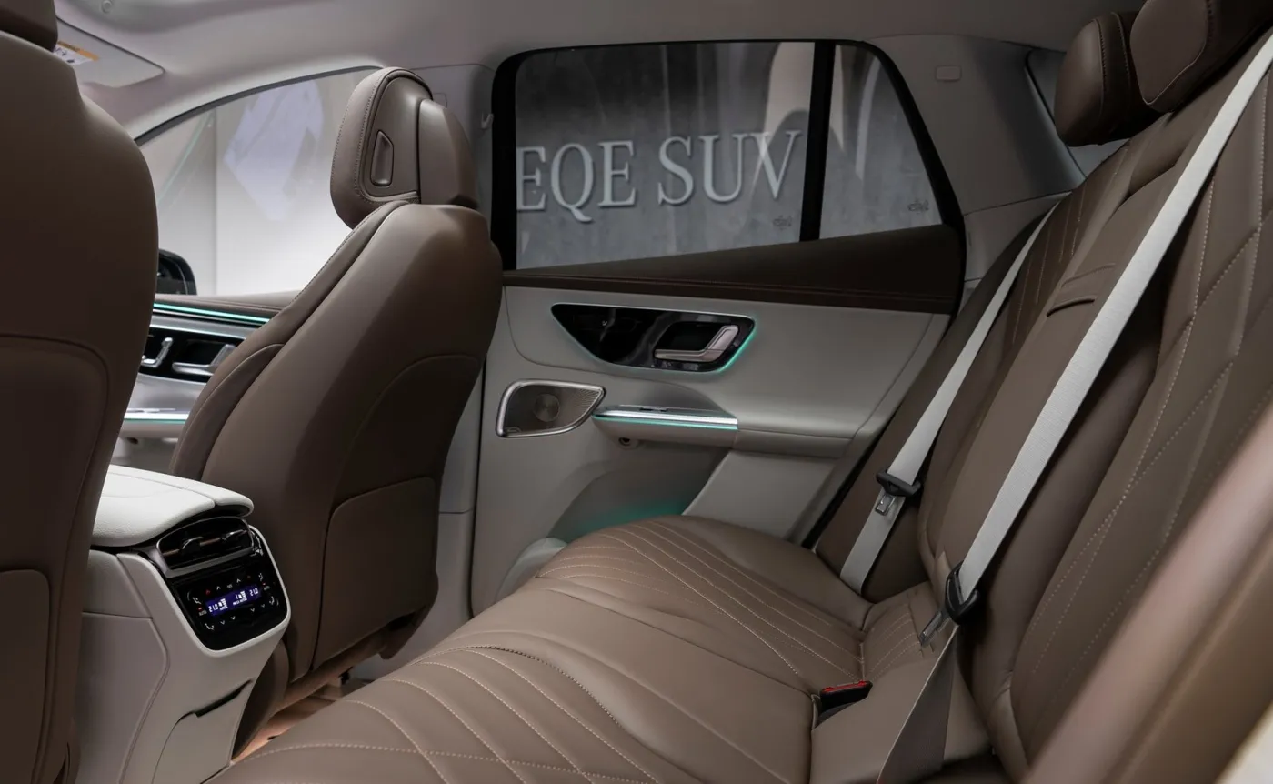 18-mercedes-benz-eqe-suv-2024-1600-3a-37591949.jpg