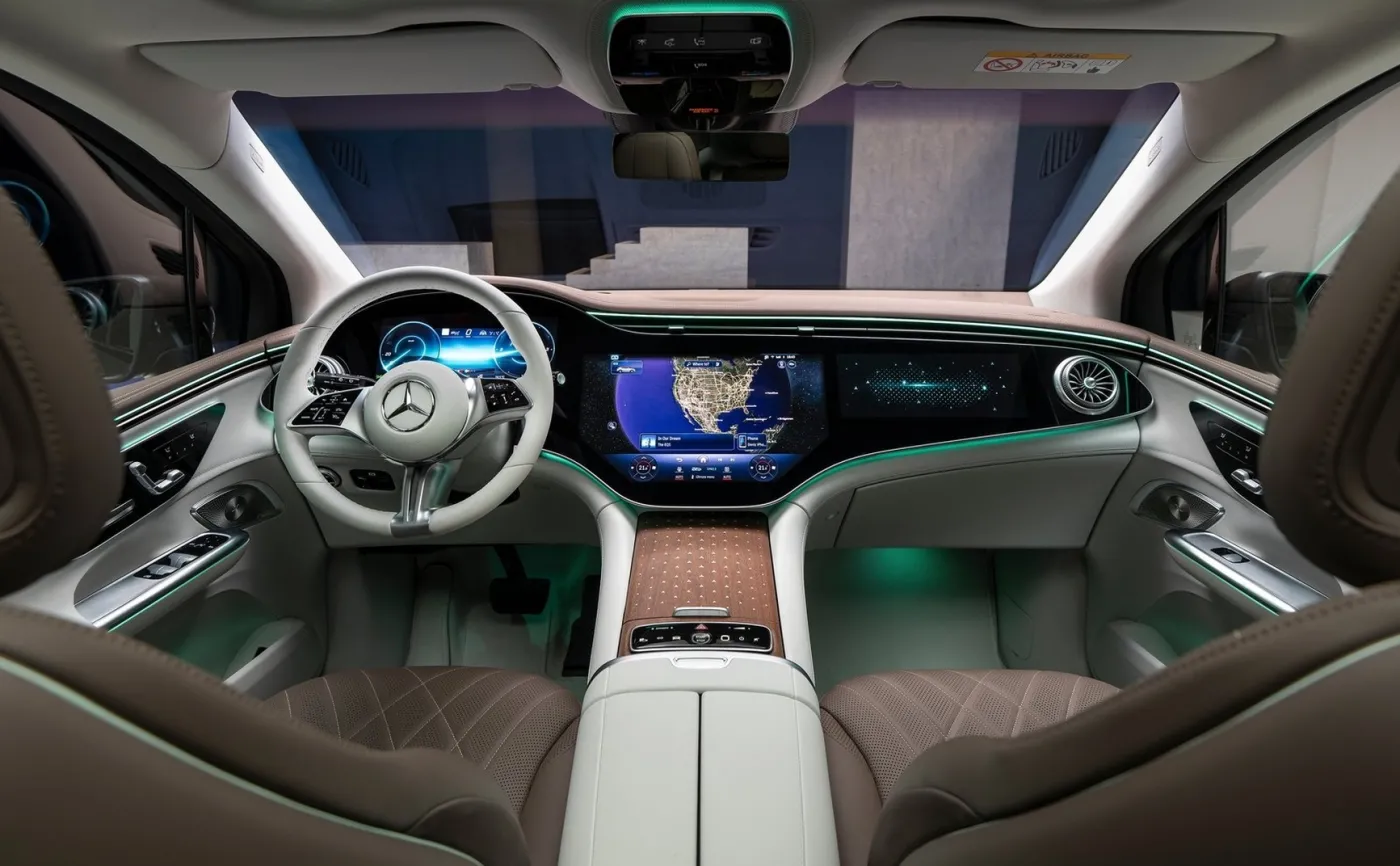 18-mercedes-benz-eqe-suv-2024-1600-38-37591974.jpg