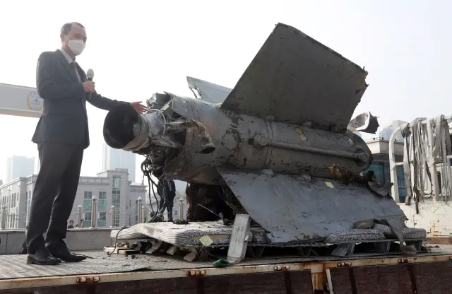 Jakie tajemnice kryją szczątki północnokoreańskiego pocisku? Korea Południowa odzyskała jego szczątki