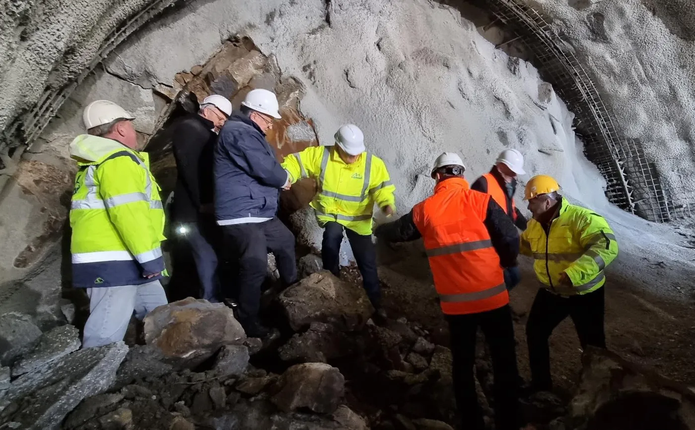 tunel-na-drodze-s1-przybedza-milowka-37630156.jpg