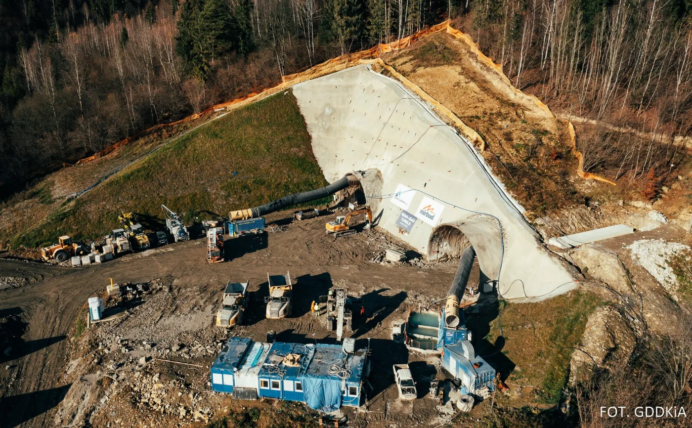 tunel-na-drodze-s1-przybedza-milowka-37630176.jpg