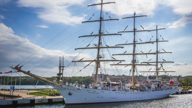 Samochód wjechał do basenu portowego w Gdyni. Nie żyje mężczyzna