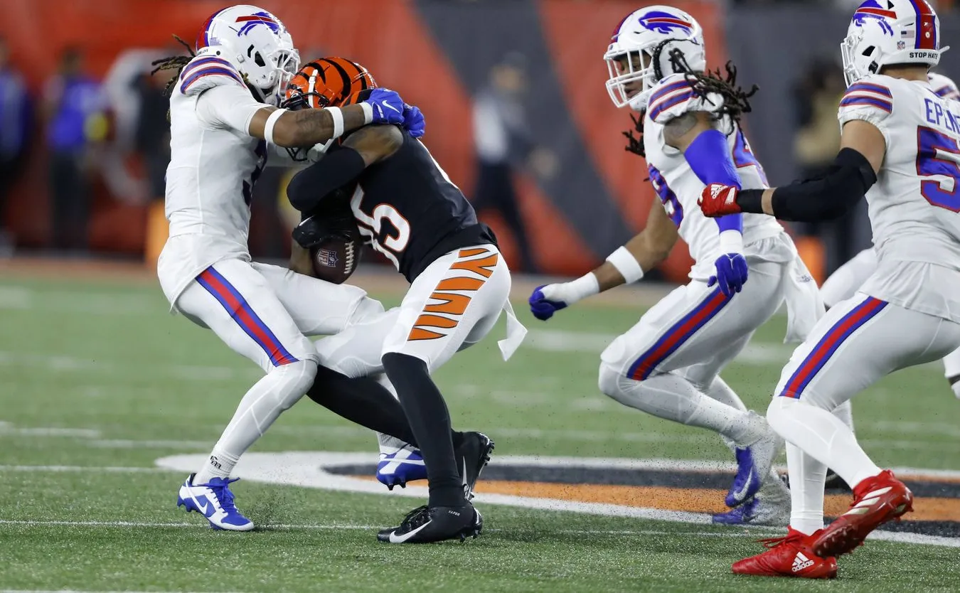 Damar Hamlin i Tee Higgins zderzenie 