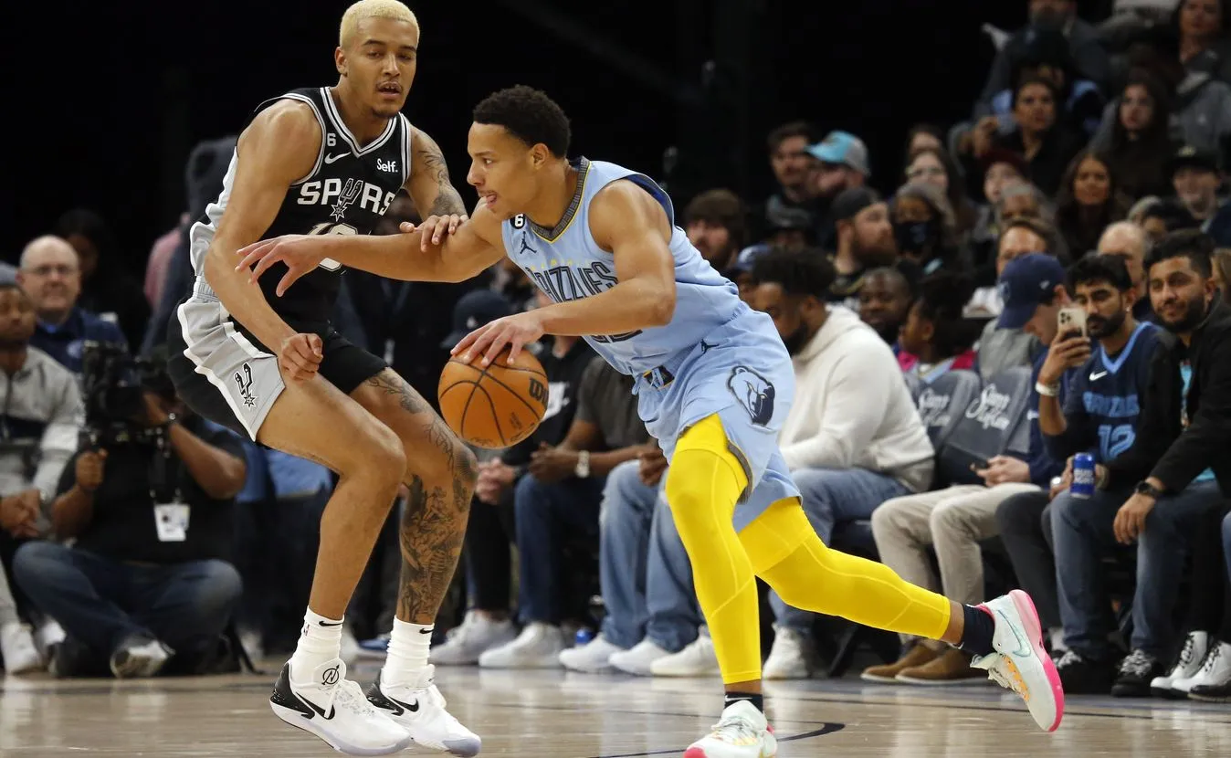 Liga NBA. Siedem punktów Sochana, porażka Spurs z Grizzlies [WIDEO]