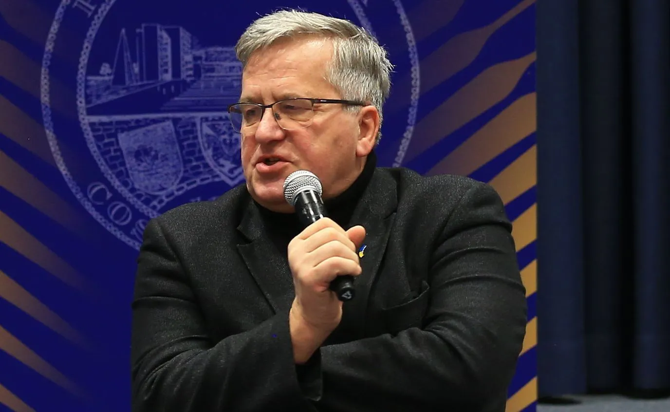 Komorowski zdradził, czy dostał zaproszenie na przemówienie Bidena. "W interesie tej ekipy..."