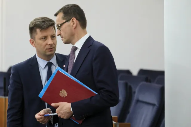 "Nie lękajcie się". Wymowne gesty polityków PiS po reportażu TVN24 o Janie Pawle II