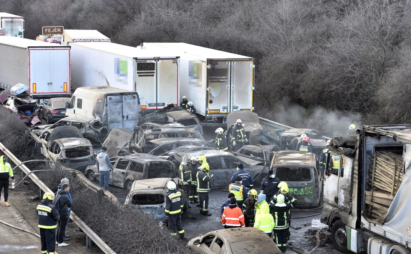 Potężny karambol na Węgrzech. Samochody płonęły na autostradzie