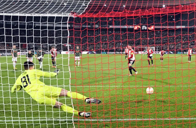 Szymański z asystą w Lidze Europy. Feyenoord, Juventus, MU i Sevilla w ćwierćfinale [WYNIKI]