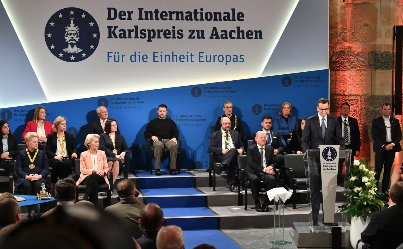 Zełenski z wyjątkową nagrodą. Morawiecki: Ukraina broni naszej wolności