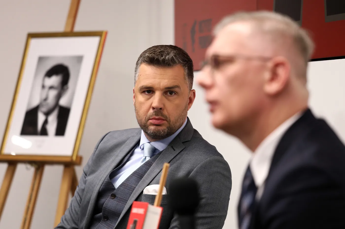 Eksperci odcinają się od serialu "Reset" Rachonia i Cenckiewicza. "Atak na Sikorskiego..."