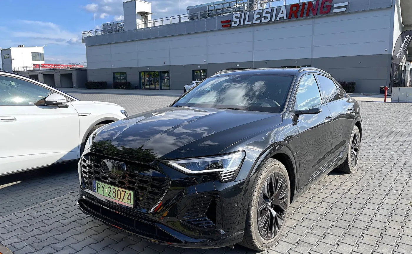 audi-q8-sportback-etron-55-quattro-37875052.jpeg