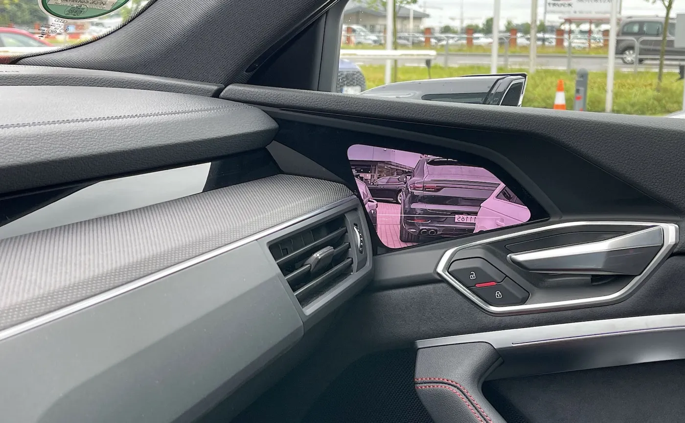 audi-q8-sportback-etron-55-quattro-37875096.jpeg