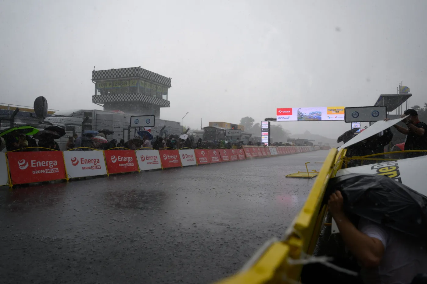 Gwałtowna burza na mecie pierwszego etapu Tour de Pologne. "To było tornado"