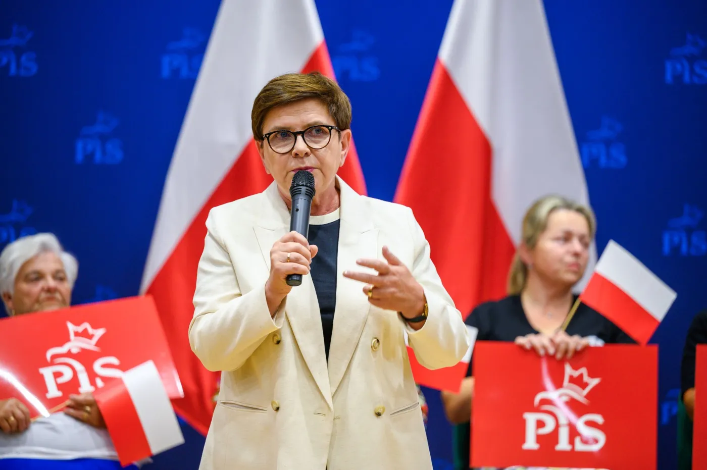 Szydło ogłasza nowe pytanie referendalne. "Tusk Platforma mówi wiele o kobietach..."
