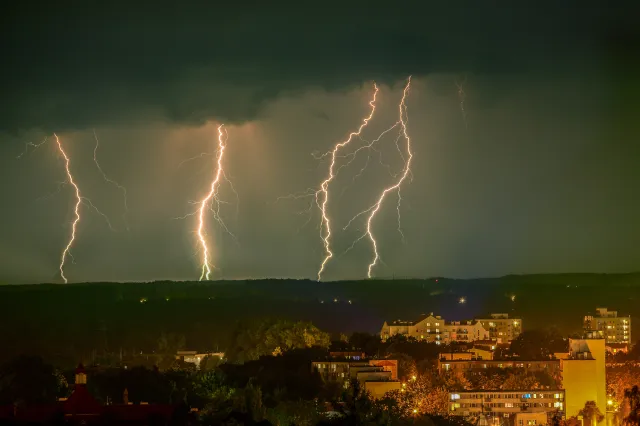 Niepokojące prognozy. IMGW podaje, kiedy burze będą najsilniejsze