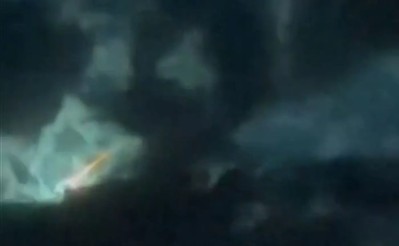 Smugi meteorytów na nocnym niebie. Jest NAGRANIE