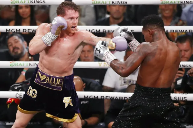 Saul "Canelo" Alvarez obronił mistrzowskie pasy w wadze super średniej