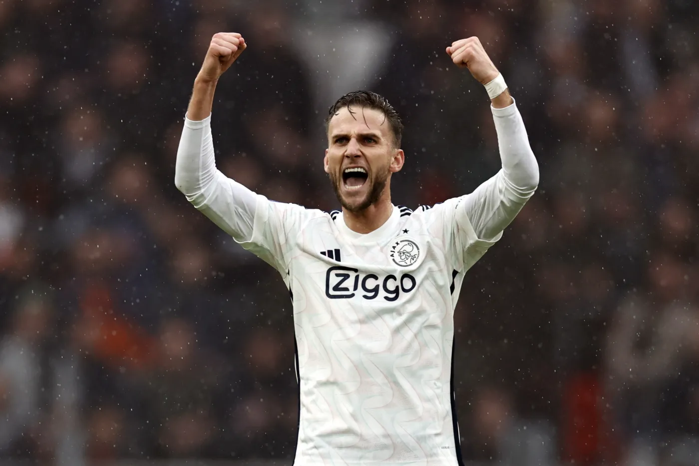 Piłkarz Ajakasu Branco van den Boomen