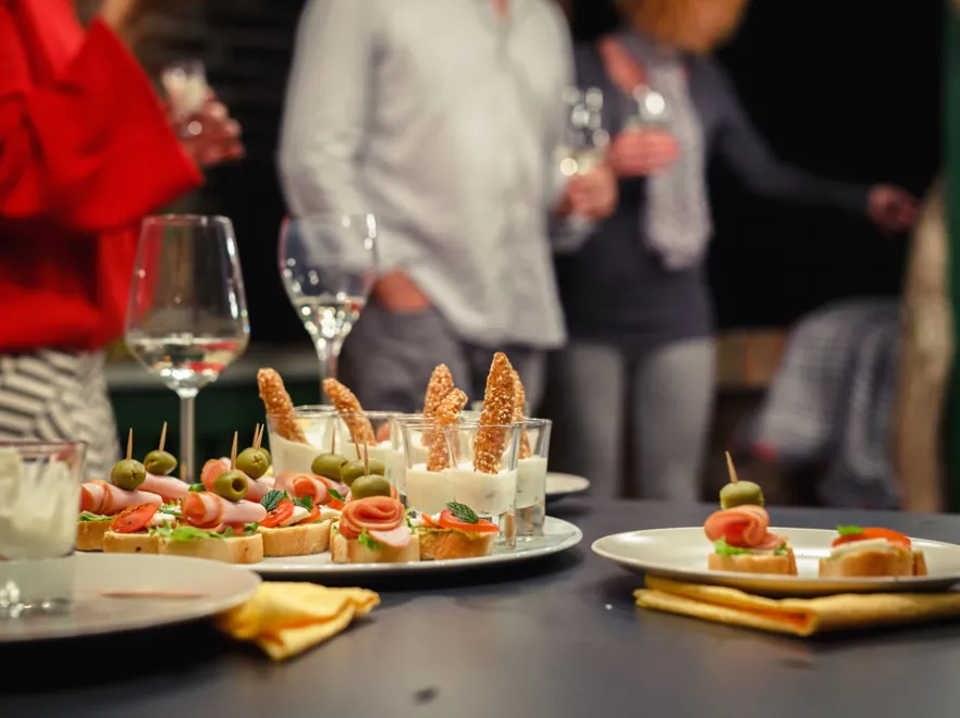 Te przekąski to imprezowe pewniaki! Same sprawdzone przepisy