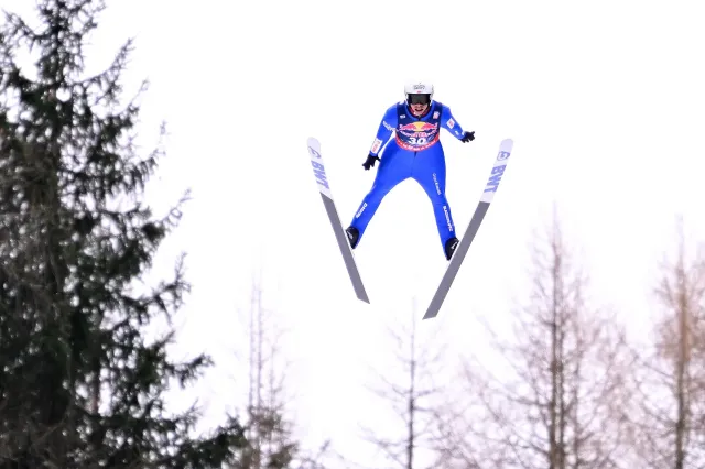 Stefan Kraft mistrzem świata w lotach narciarskich. Piotr Żyła "nie doleciał" do podium