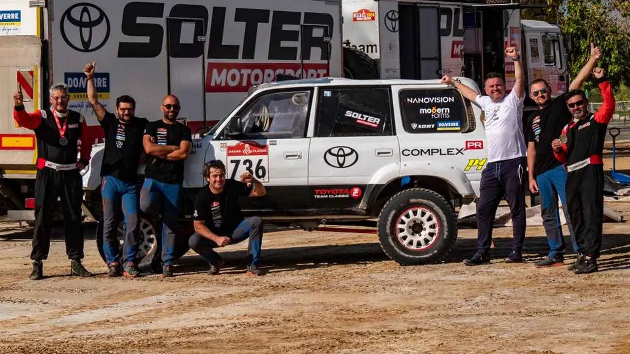 Dąbrowski blisko czołowej „10” na Dakarze. „To dla mnie duży sukces”