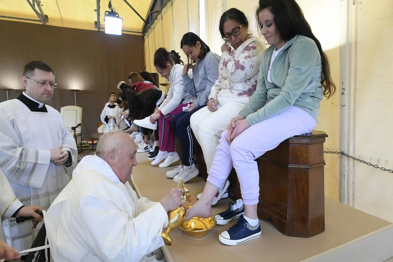 Papież Franciszek w więzieniu. Zrobił to po raz pierwszy