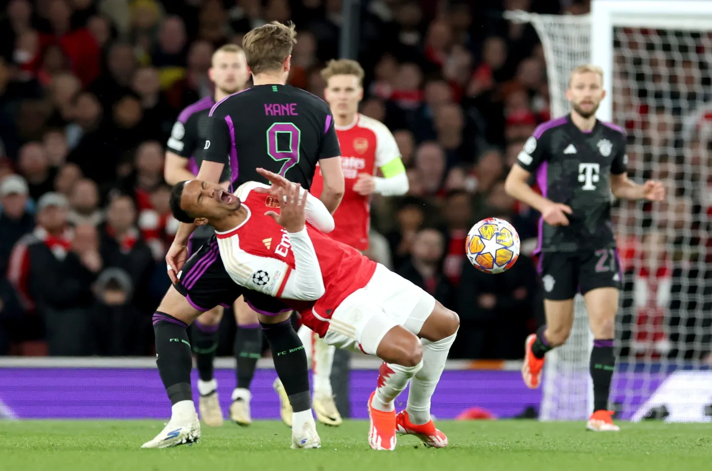 harry-kane-i-gabriel-walcza-o-pilke-38152541.jpg