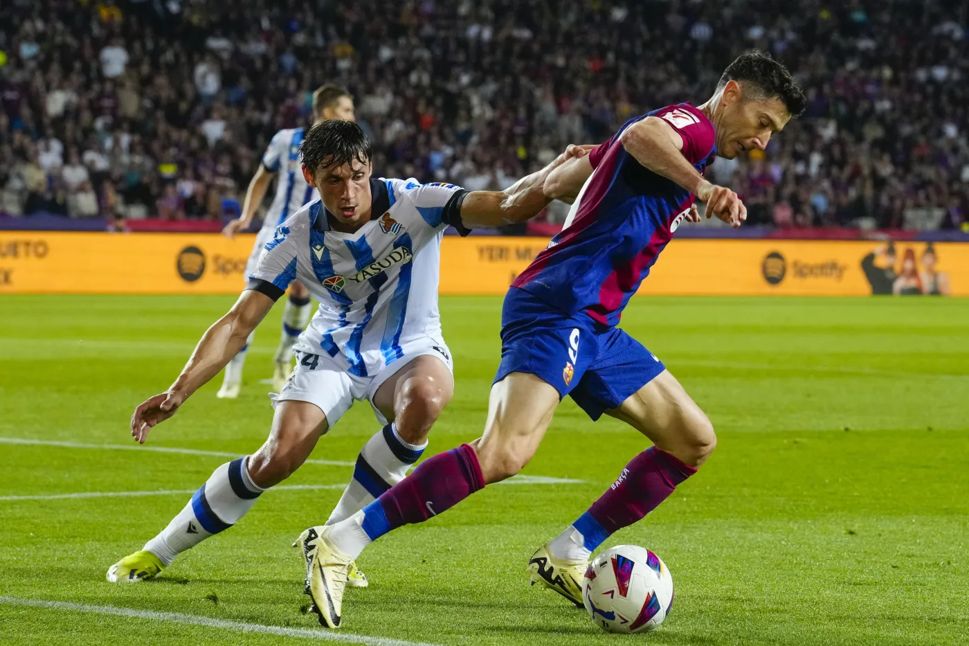 Robert Lewandowski otworzył Barcelonie drogę do pierwszego gola