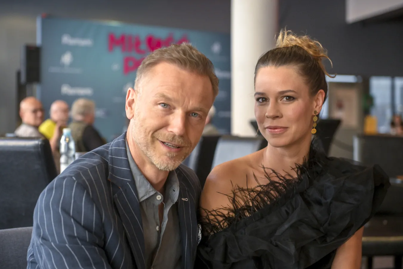 Krystian Wieczorek i jego młodsza o 17 lat żona skradli show [FOTO]