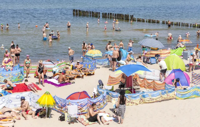9 największych faux pas na plaży. Tego lepiej unikaj na urlopie