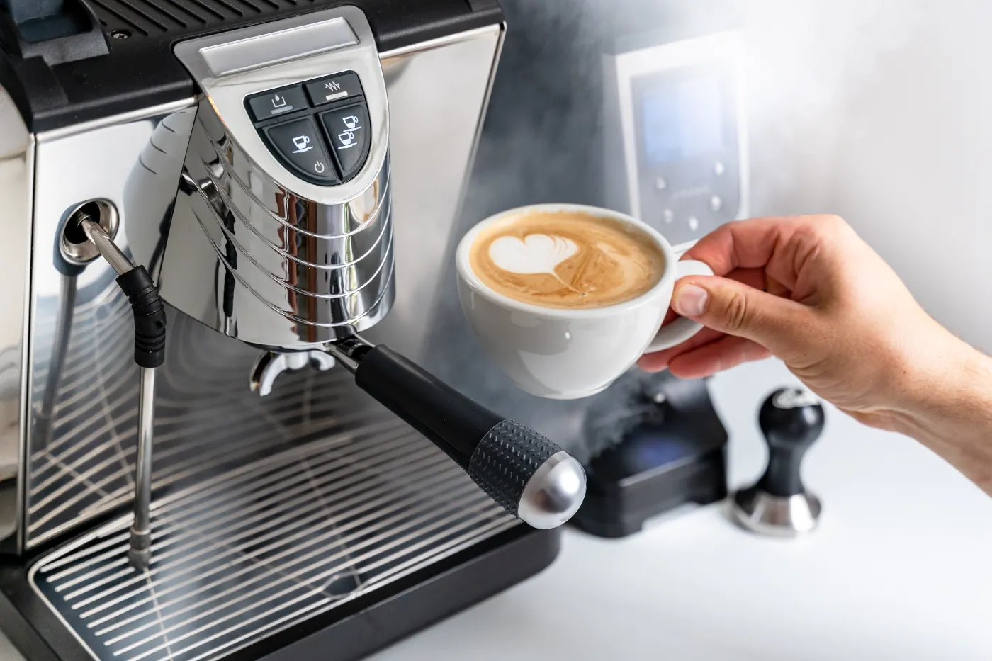 Kawa Ekspres do kawy Espresso,Machine,With,Coffee,Grinder,In,White,Interior,Latte,Art