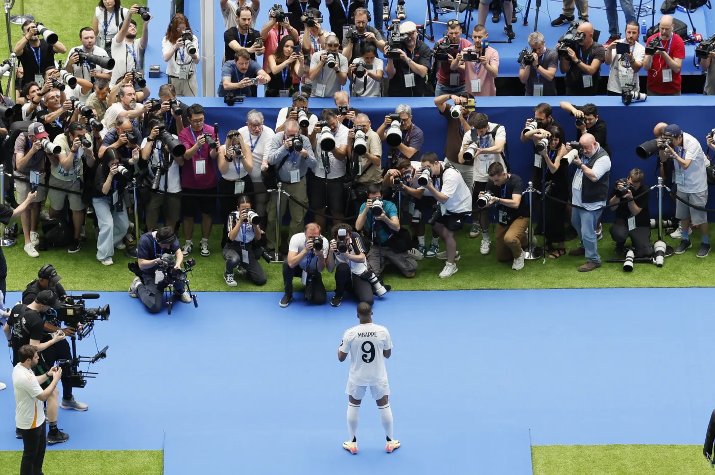 Kylian Mbappe zaprezentowany w Realu Madryt. Na dzień dobry poniósł porażkę