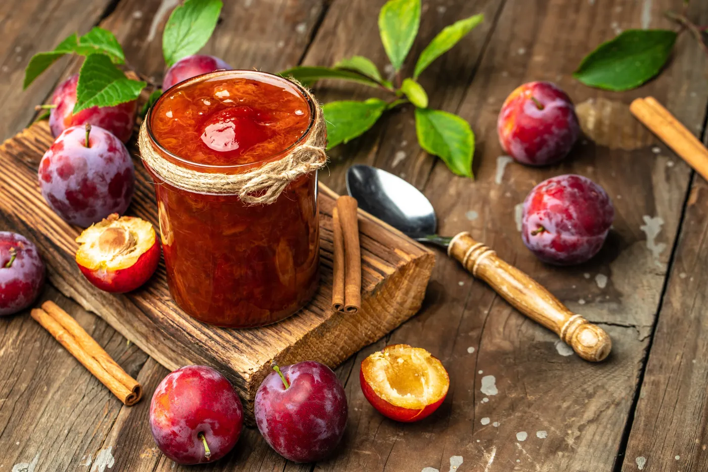 Powidła śliwkowe węgierkowe Jar,With,Homemade,Plum,Jam,On,A,Wooden,Background.,Banner,