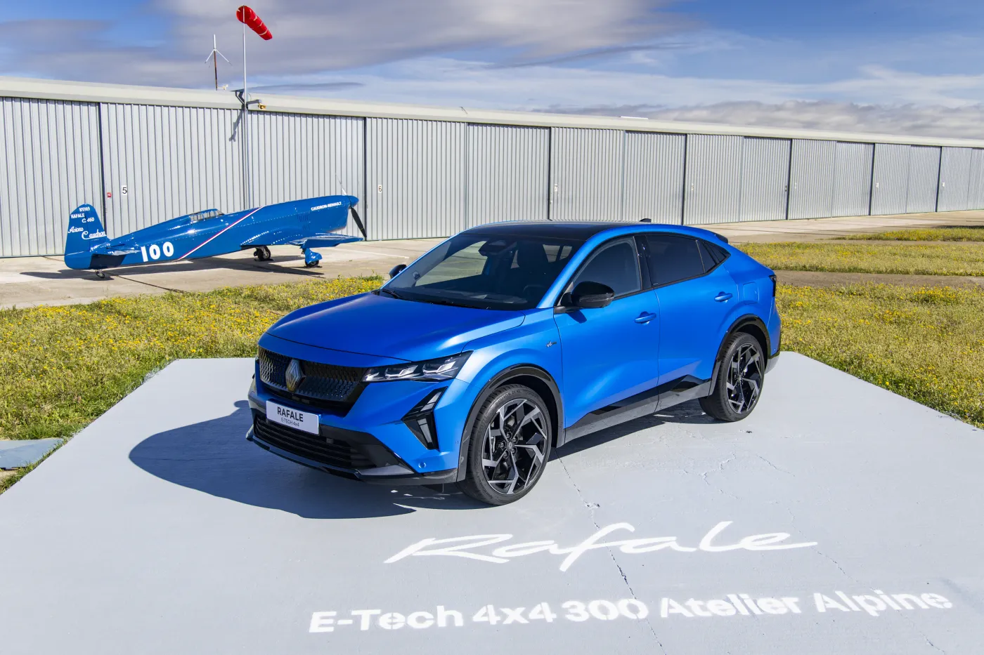 Renault odleciało. Nowy SUV to świetny styl i nowatorski napęd. Ceny?