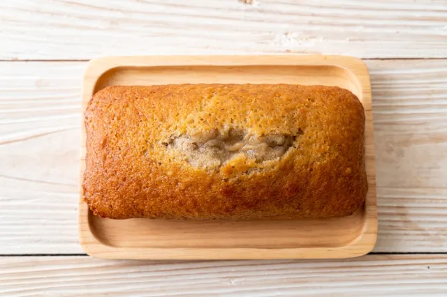 Chlebek bananowy to idealne i szybkie ciasto. Robi się je w mig, a smakuje wybornie