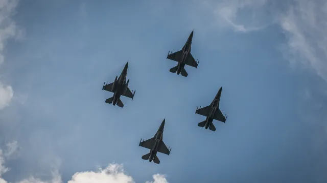 F-16 na dalekim ukraińskim horyzoncie