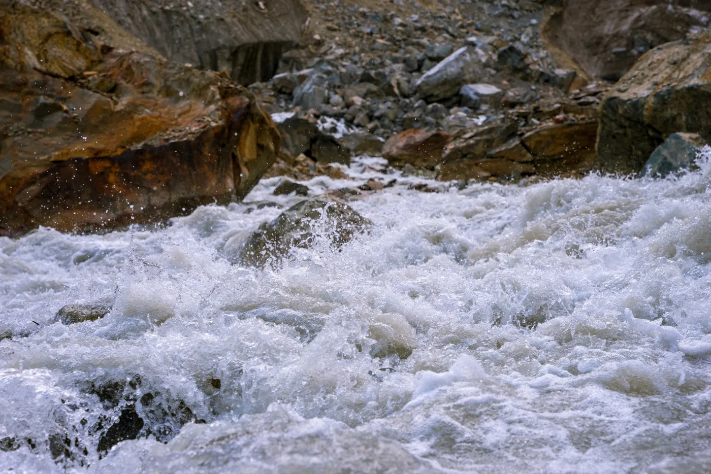 Toruń: Wysoki stan wody w Wiśle. Przygotowane worki z piaskiem, miejsca ewakuacji