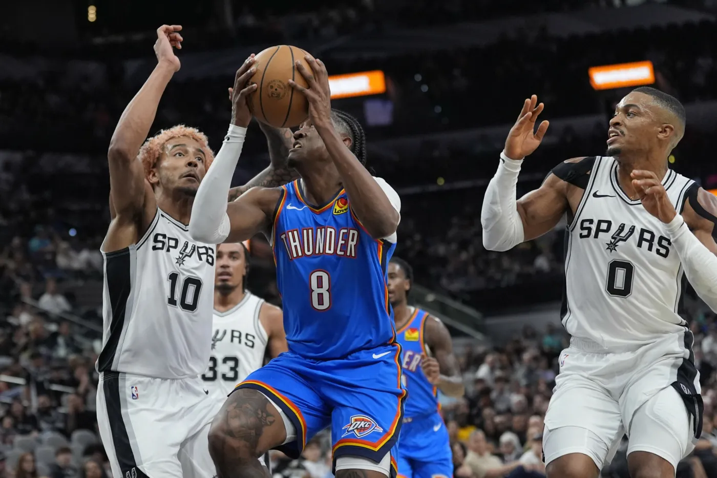 Jeremy Sochan zaskoczył nową fryzurą w meczu przedsezonowym. Co on ma na głowie?