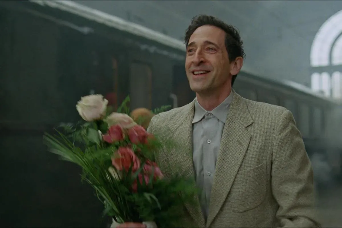 Adrien Brody w filmie "The Brutalist"