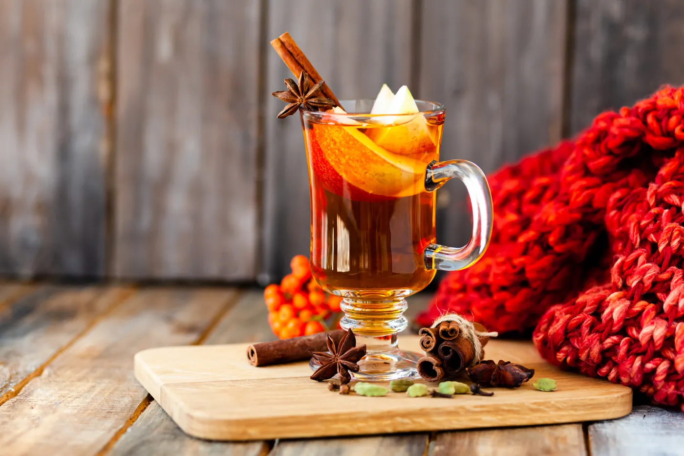 Hot,Fruit,Homemade,Tea,With,Fresh,Apples,,Honey,,Spices:,Cinnamon,