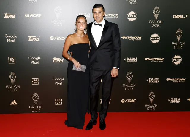 Rodri zgarnął Złotą Piłkę France Football. Na gali towarzyszyła mu piękna partnerka