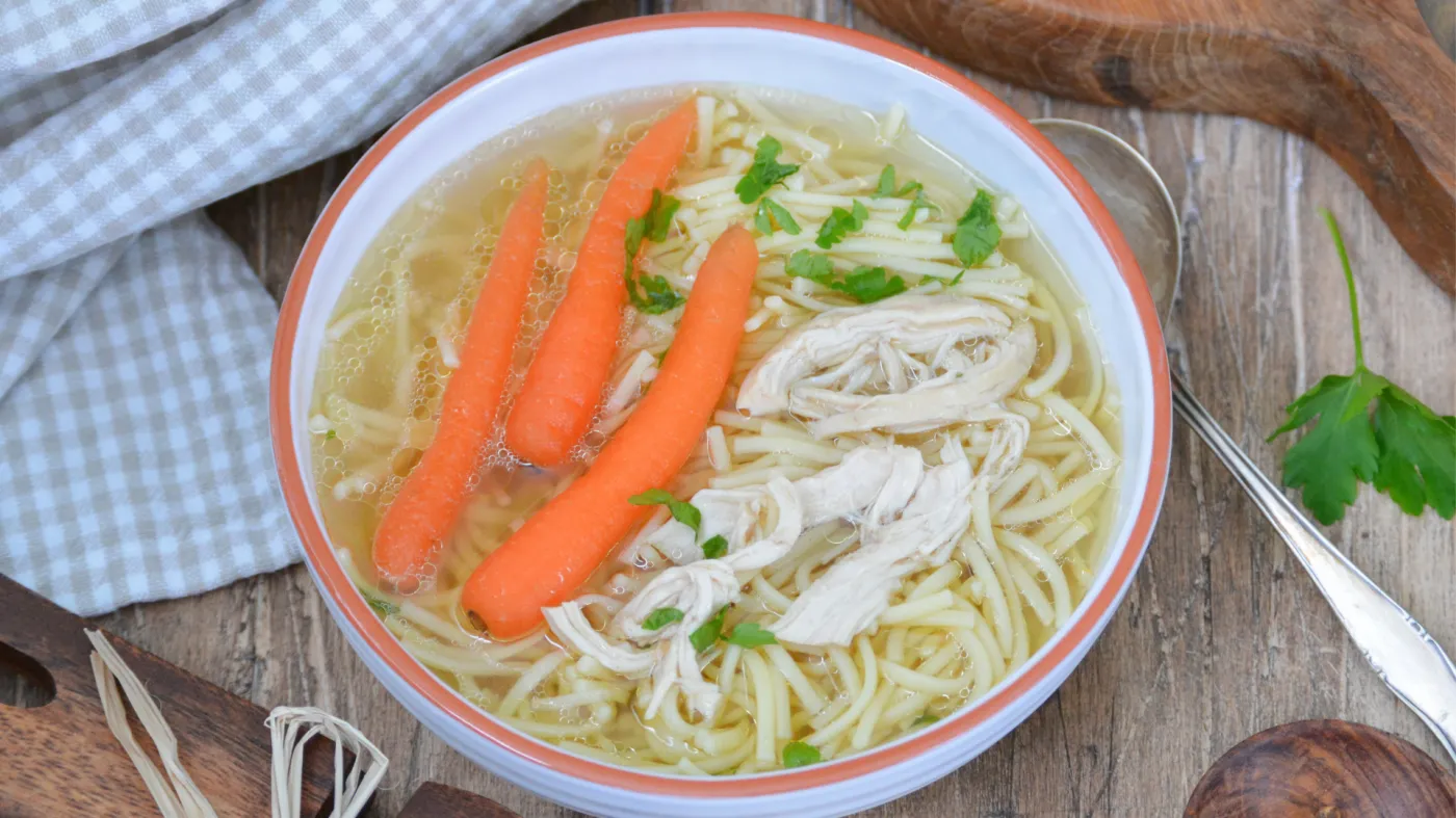 Czy można mrozić rosół, by nadal był zdrowy i smaczny? Odpowiedź jest jednoznaczna