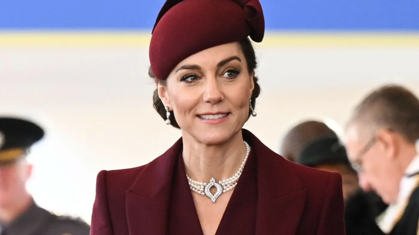 Księżna Kate z torebką Chanel. Wybrała najmodniejszy kolor sezonu