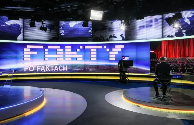 Dziennikarz TVN kończy pracę w stacji i ma ujawnić "mroczne historie"