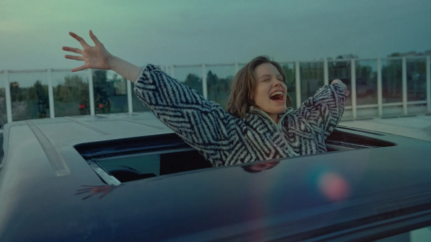 Matylda Giegżno w filmie "Światłoczuła"