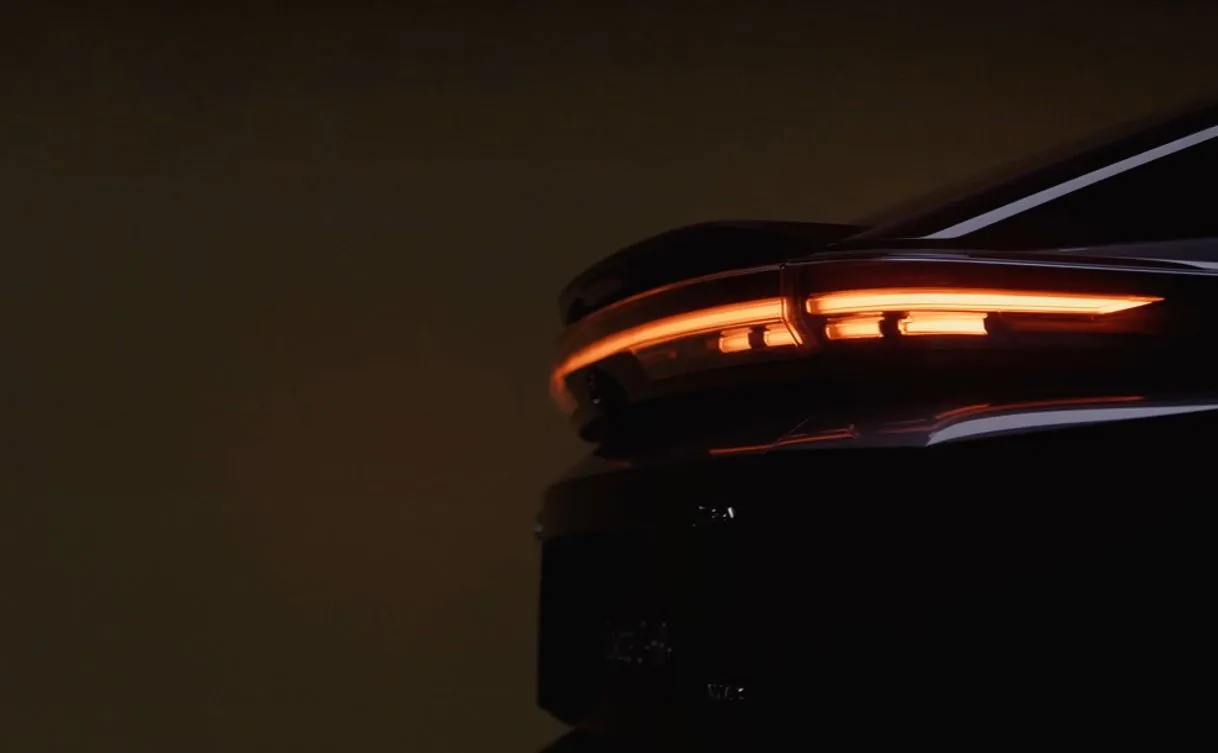 Nowa Toyota wjeżdża do produkcji seryjnej jako elegancki SUV w stylu coupe