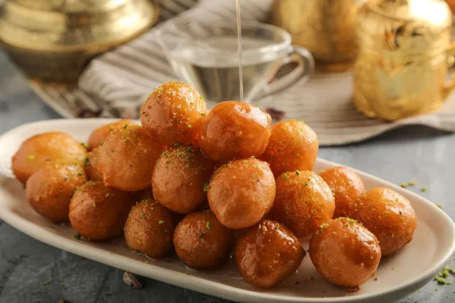Te pączki to niebo w gębie. Greckie loukoumades uzależniają. Przepis nie tylko na karnawał