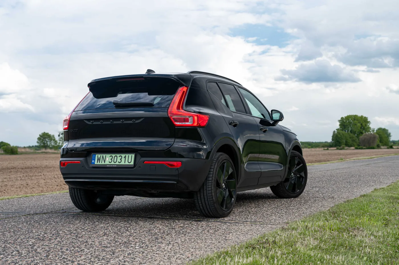 volvo-ex40-performance-black-edition-38481795.jpg