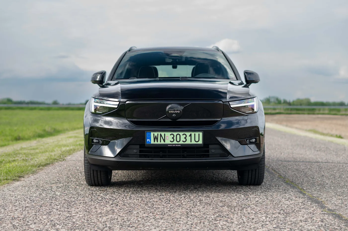 volvo-ex40-performance-black-edition-38481846.jpg