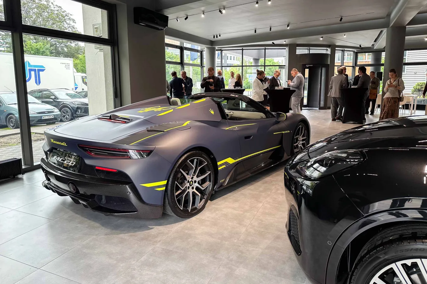 otwarcie-salonu-maserati-w-warszawie-38497506.jpg